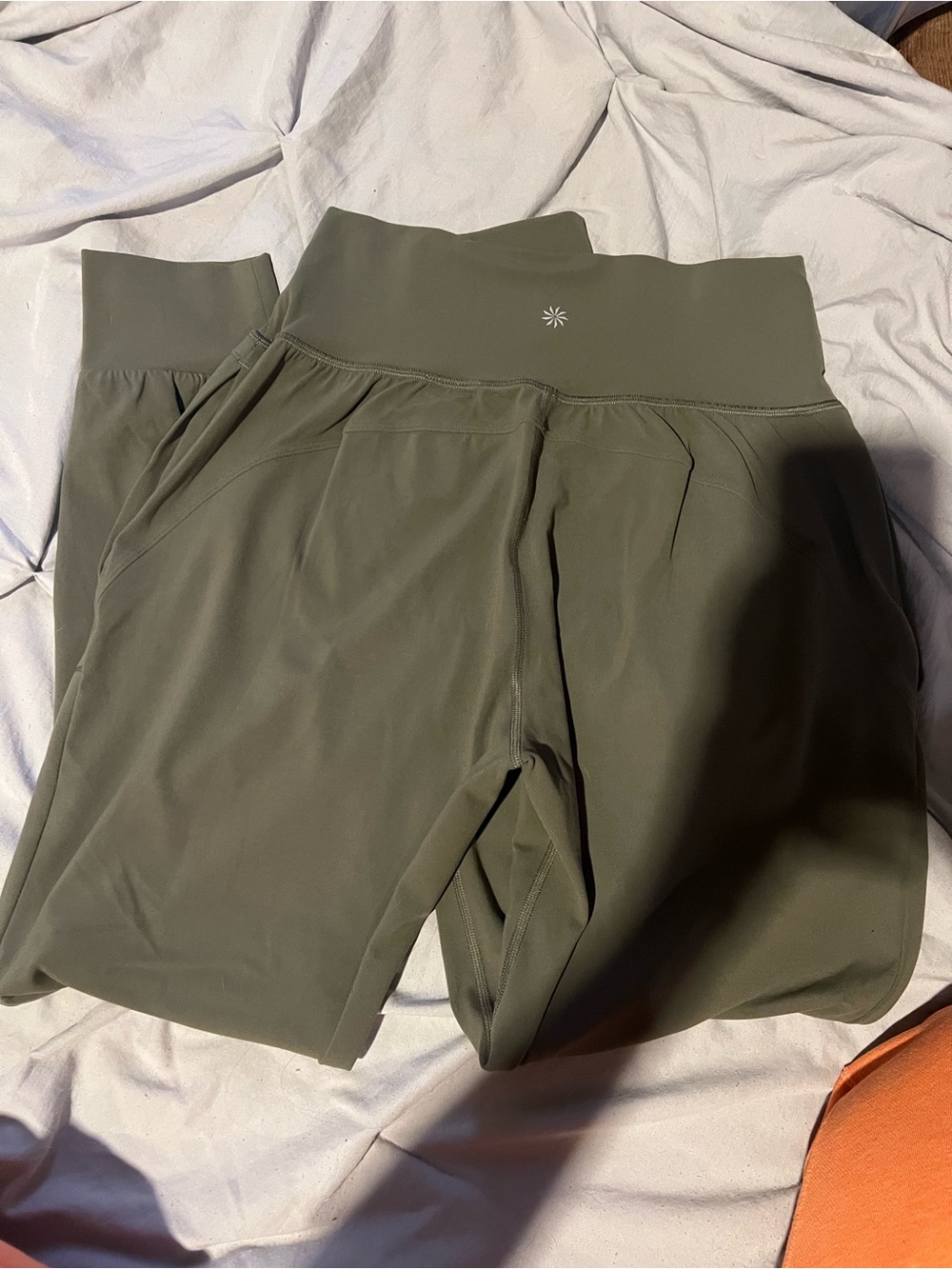 Athleta Salutation cargo jogger Green NWOT